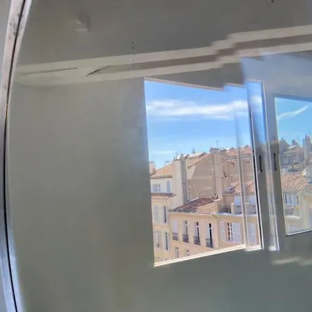 Grand Avec Vue Sur Notre Dame De La Garde Marsiglia